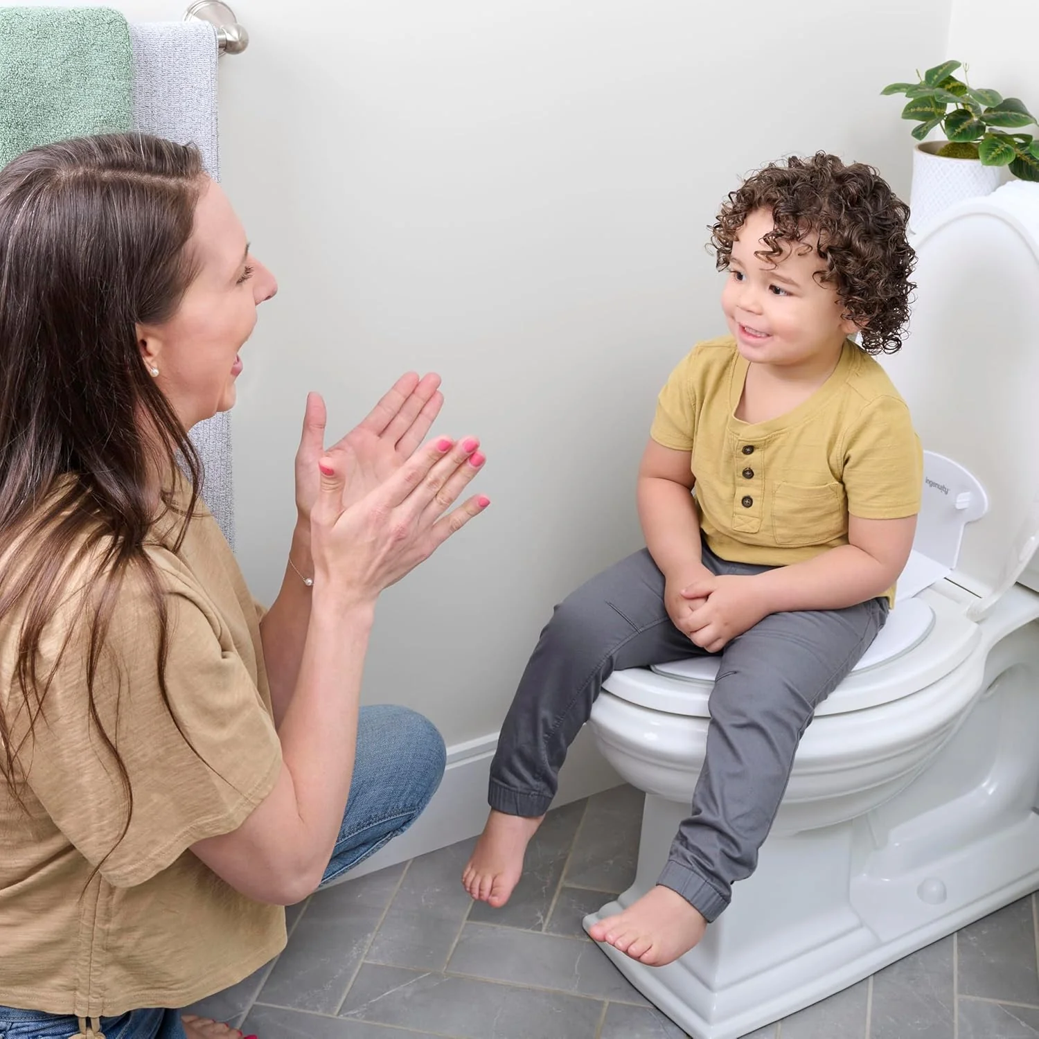 Ingenuity, Flip & Sit Potty, Asiento Semipermanente, Fácil Instalación, Para Mayores de 18 Meses - Image 5