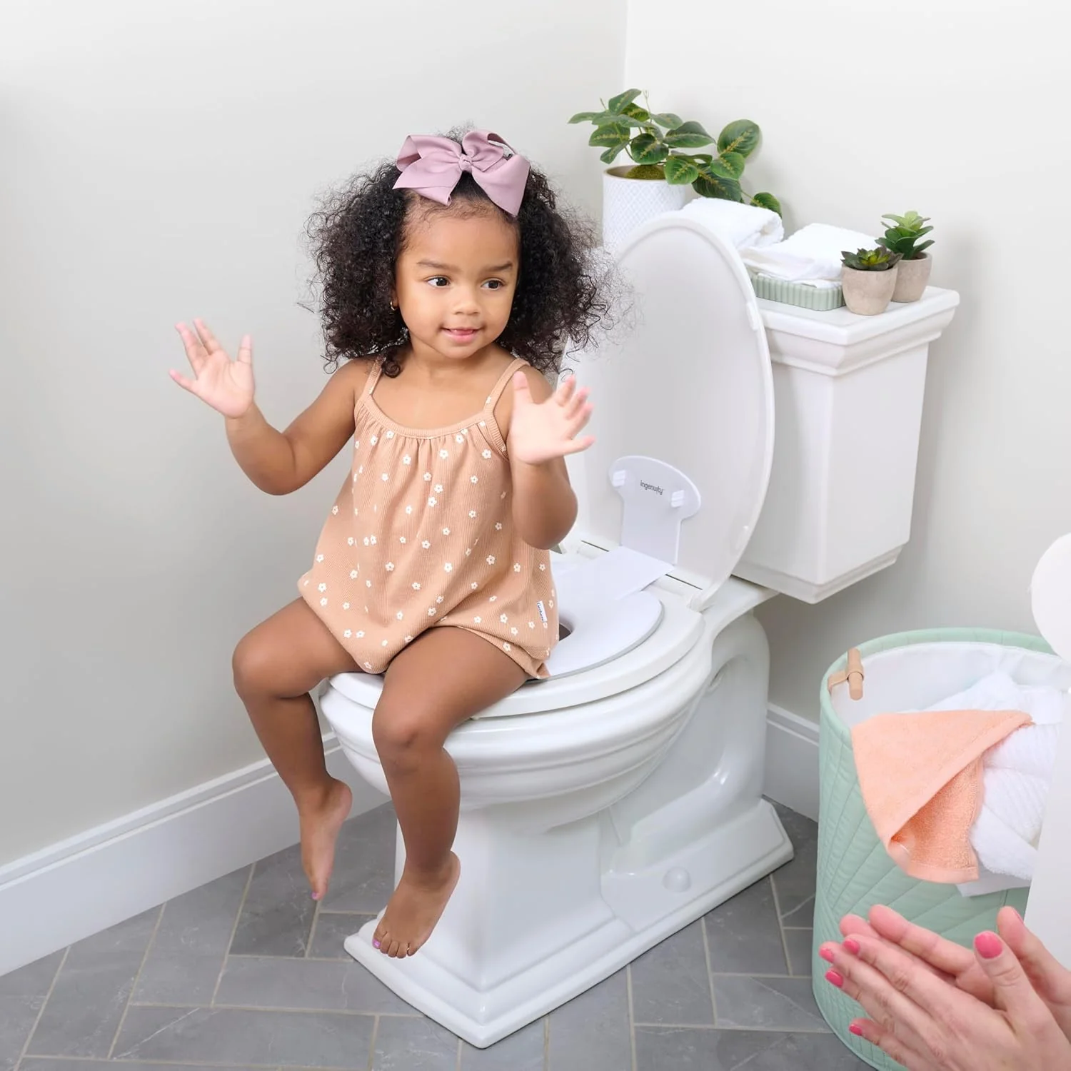 Ingenuity, Flip & Sit Potty, Asiento Semipermanente, Fácil Instalación, Para Mayores de 18 Meses - Image 7