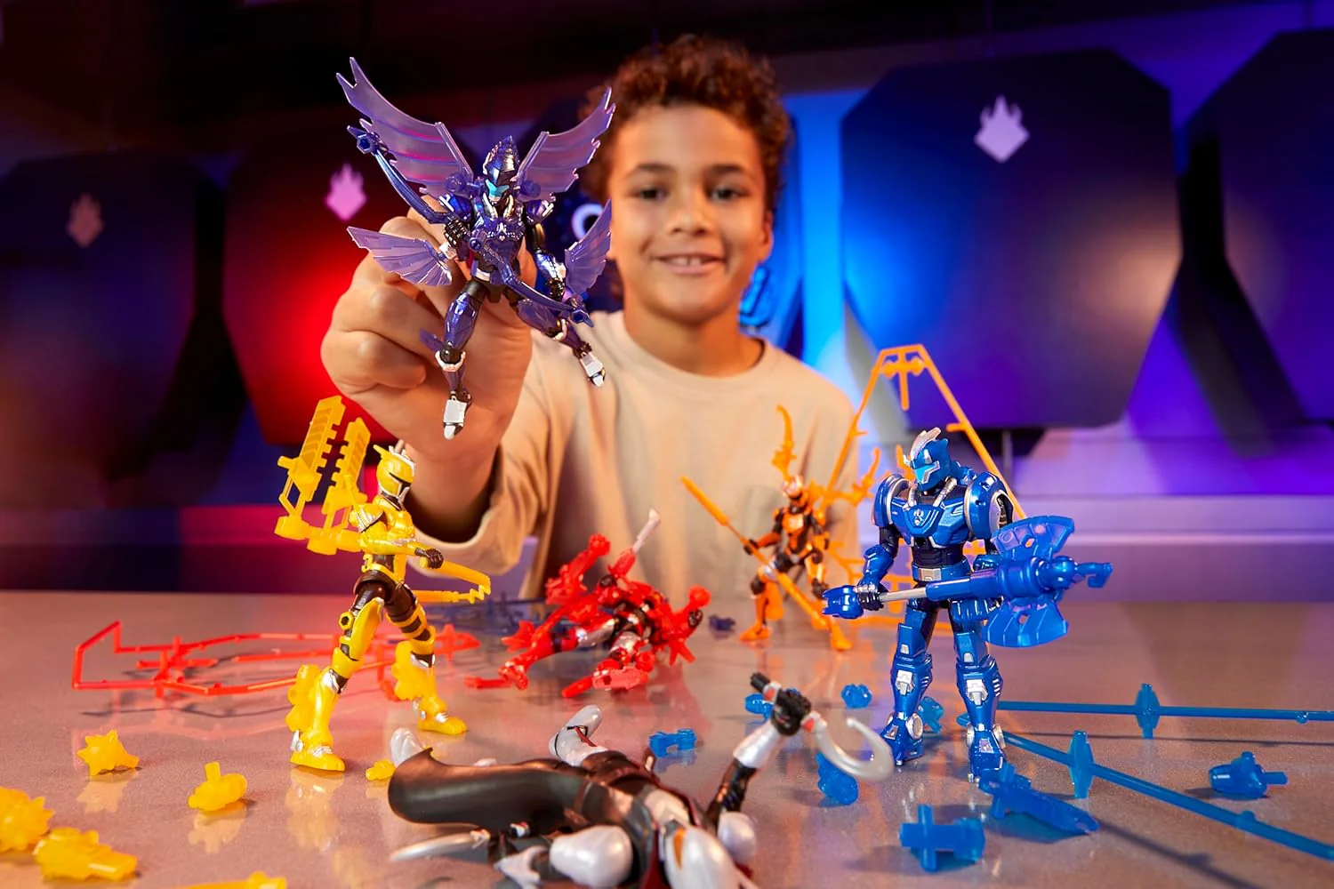 Raptor Pilot Paloma Silva - 9.5cm Poseable Action Figure with Interchangeable Armour Pieces and Transforming Accessory, Suitable for Children Ages 6+ - Image 7
