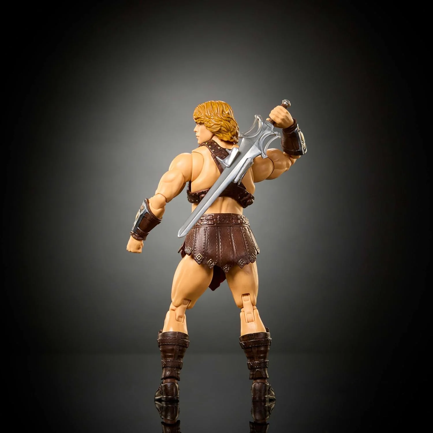Mattel: Masters Of The Universe - Chronicles - He-Man Action Figure (Jkj26) - Image 3