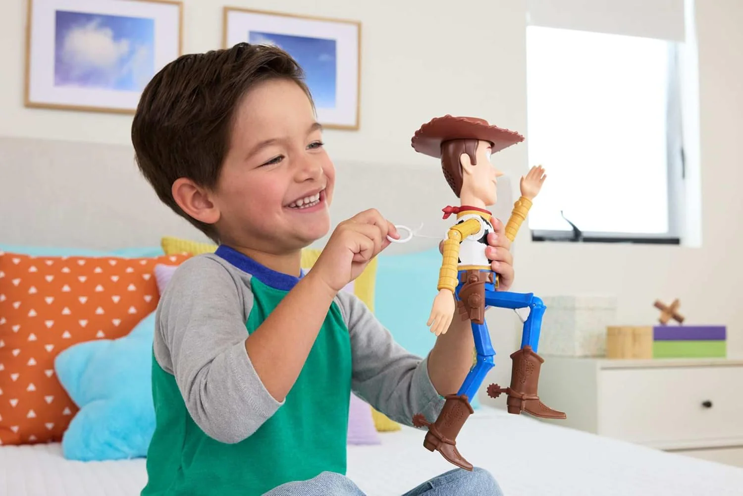 Mattel Disney Pixar Toy Story 5 - Running Woody, action figure da 30+ cm con 50 frasi e suoni dal film, tirando la cordicella Woody muove braccia e gambe velocemente, 3+ anni, JKL95 - Image 6