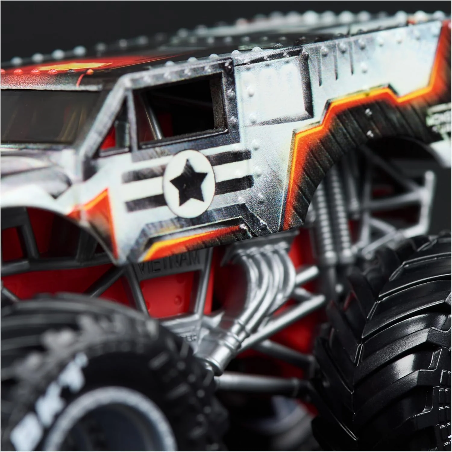 Monster Jam, Marvel Official Iron Man Vs. War Machine Die-Cast Monster Trucks, 1:64 Scale, Kids’ Toys for Boys and Girls Aged 3 and up - Image 4
