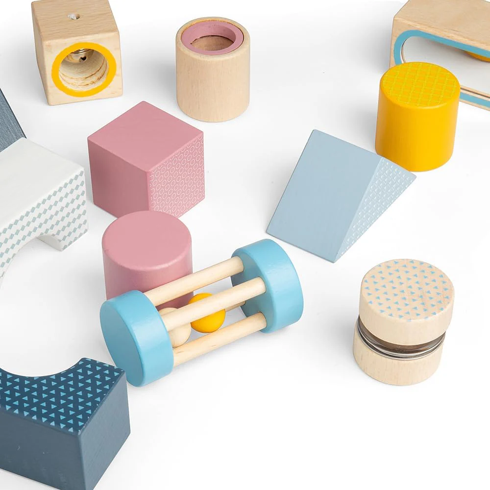 Bigjigs Toys Sensory Explorer-blokken - 14-delige houten bouwstenen met dienblad, stapelvormen voor baby's en peuters, milieuvriendelijk en duurzaam gemaakt, Montessori-cadeaus voor kinderen, vanaf 18 - Image 5