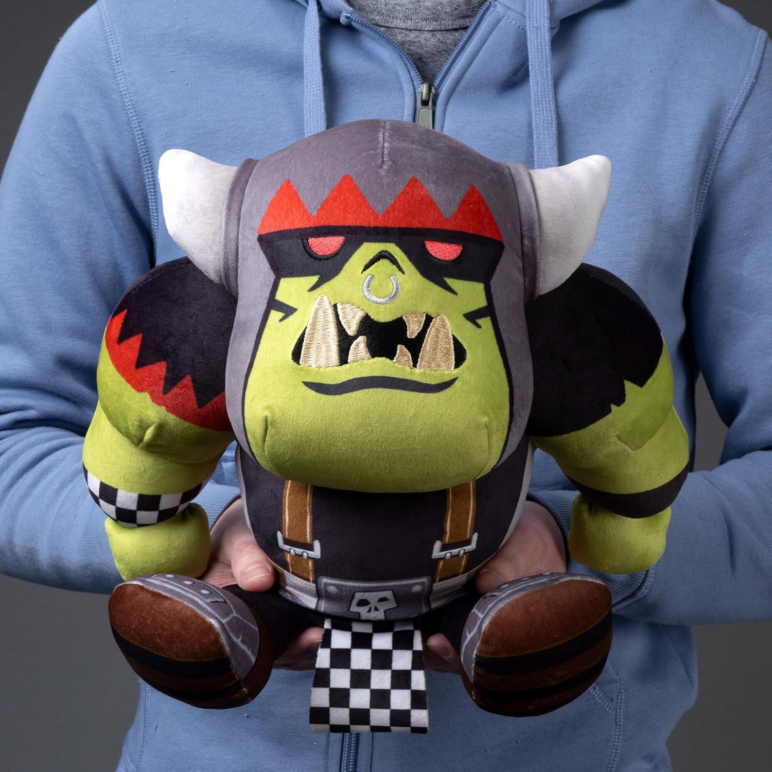 Warhammer 40 000 Goff Ork Boy Mega Plüsch von Club Mocchi Mocchi, 33 cm Sammel Plüschtier, extra weiches Ork Kuscheltier, offizielles Warhammer 40K Fan Merch, Geschenk für Teenager und Erwachsene - Image 4