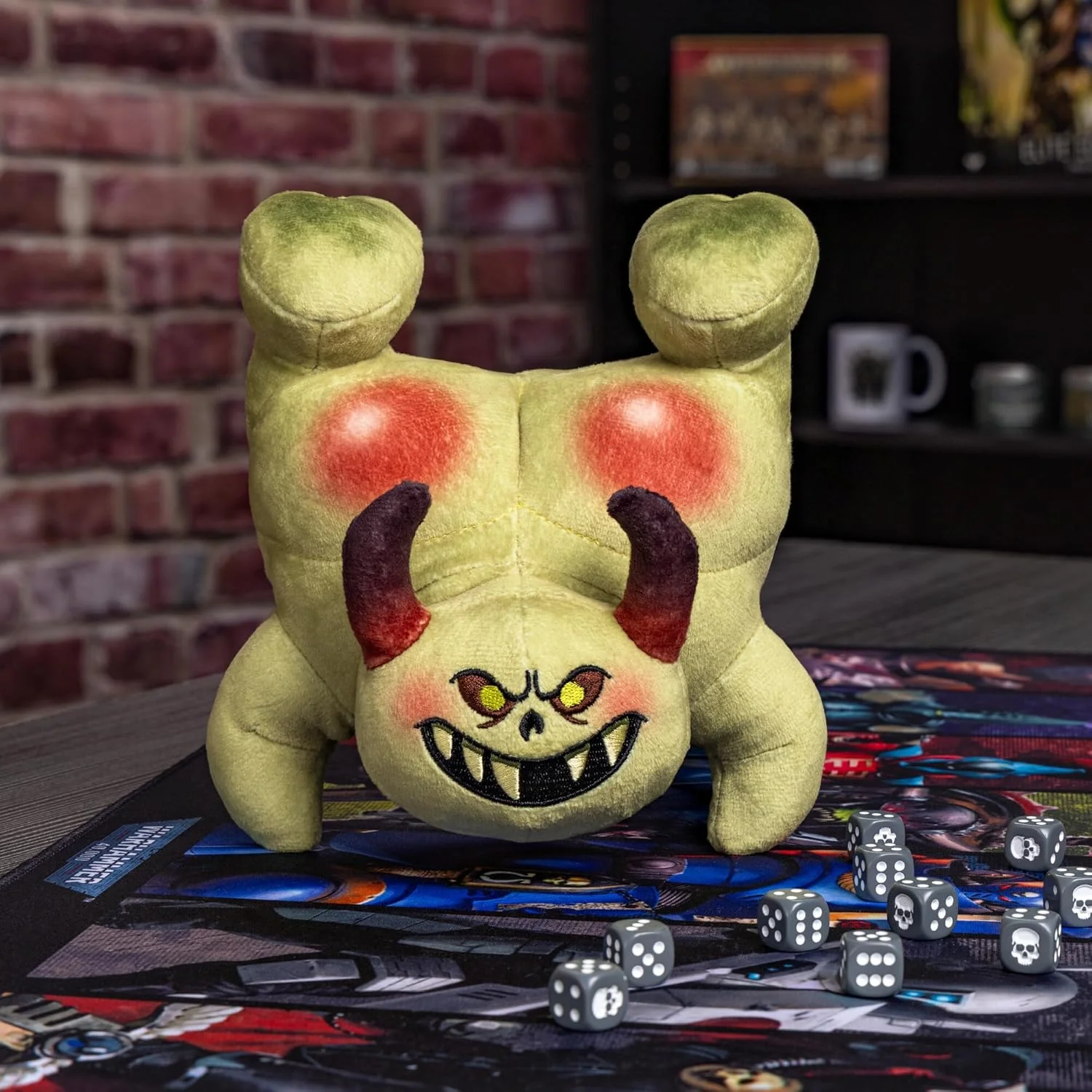 TOMY Warhammer 40,000 Cheeky Nurgling Plüschfigur, 17 cm Sammler Plüsch, Weiches Squishy Chaos-Dämon Kuscheltier, Deko für Gamer und Fans, Hochwertiges Geschenk für Jugendliche und Erwachsene - Image 2
