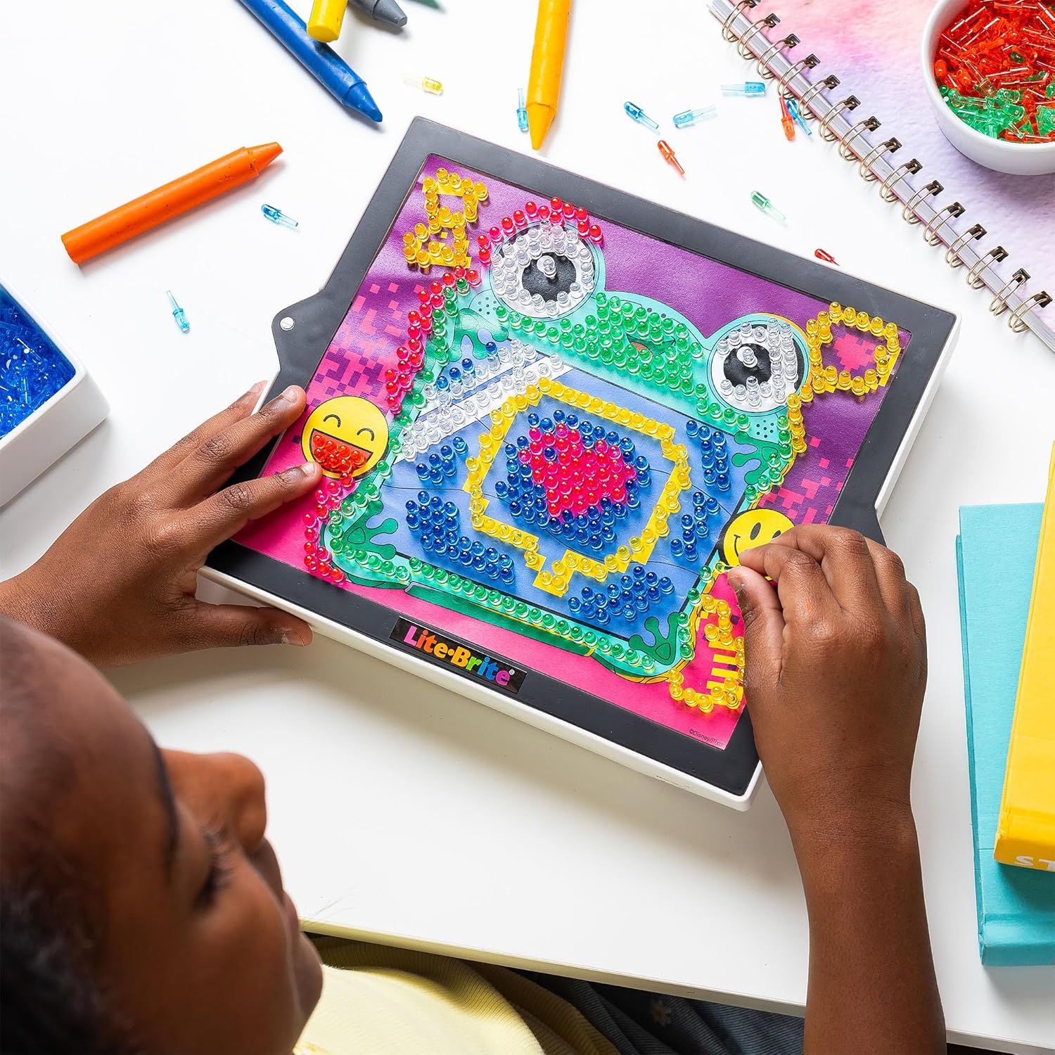 Basic Fun Lite Brite ColorPOP Toy Story 5 Light Up Art Set With 650 Mini Pegs HD Screen And Colour Templates Creative Toy For Kids Age 6 Years and Up - Image 6