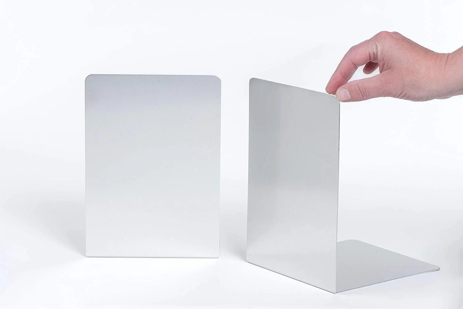 MAUL Buchstütze aus Aluminium (2er Pack) 16x15x21cm | Bücherhalter, Organizer für Kinder, Bücher, Büro, Regal | Bücherstütze im stilvollen Aluminium Design, möbelschonender Buchhalter | Silber - Image 3