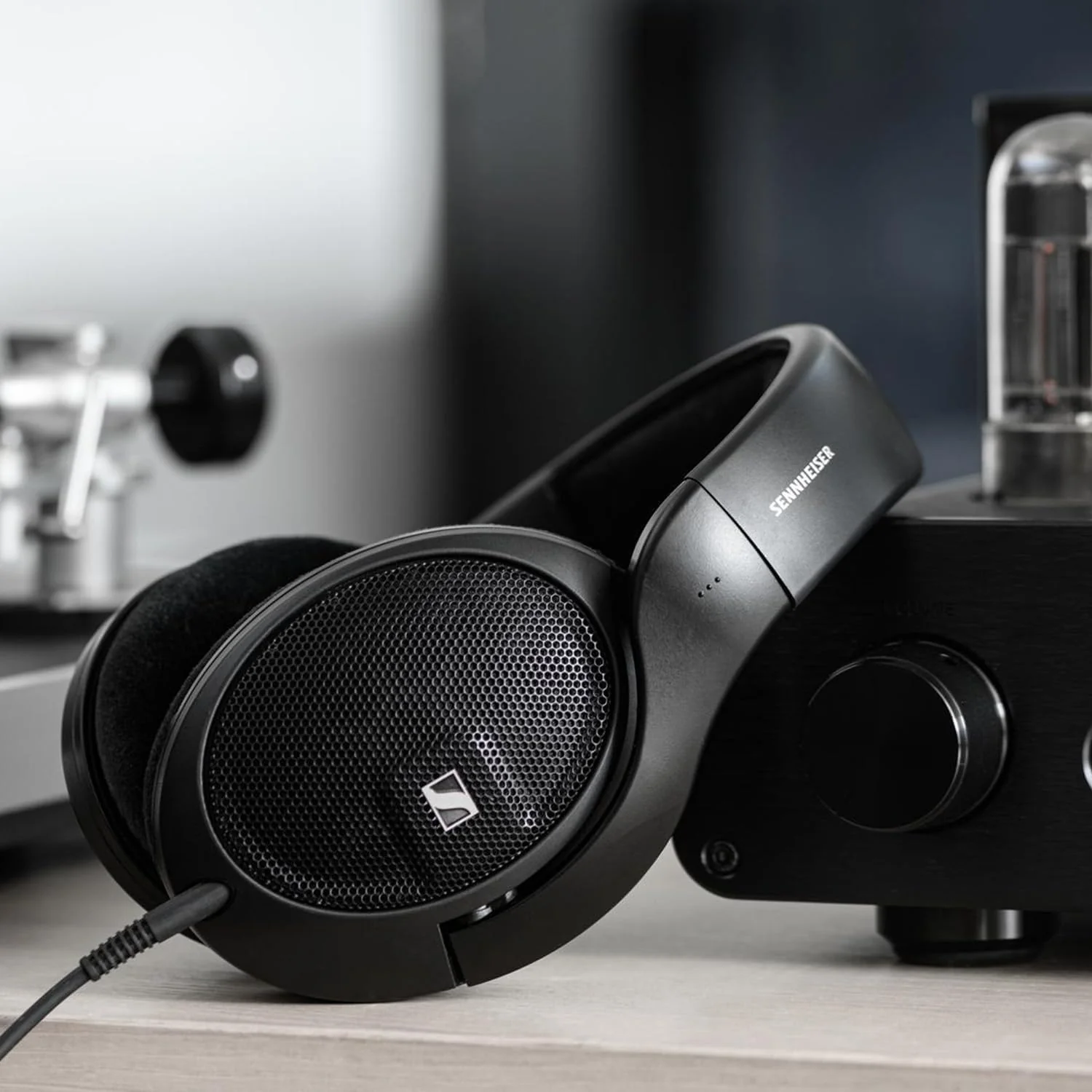 Sennheiser HD 560S, Open back reference-grade headphones for audio enthusiasts, Over Ear , Black - Image 4