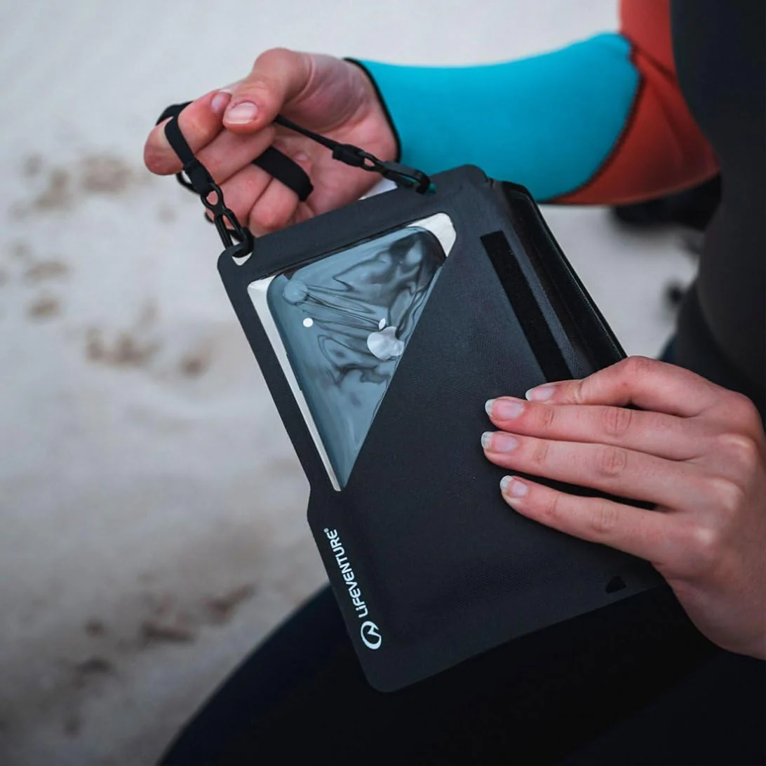 Lifeventure Waterproof Pouch Case Touch-Screen Compatible IPX7 Waterproof up to 1 metre for 30 minutes - Image 3