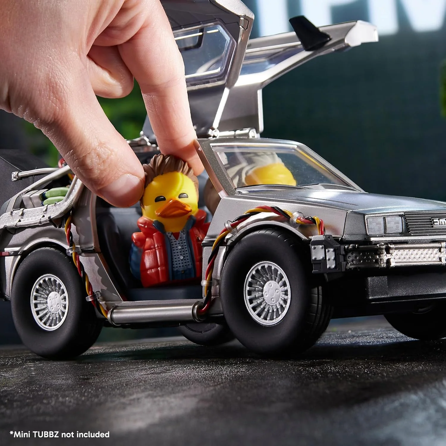 TUBBZ Special Edition: Zurück in die Zukunft – Delorean-Zeitmaschine Sammlerfahrzeug für Mini Figuren - Image 4