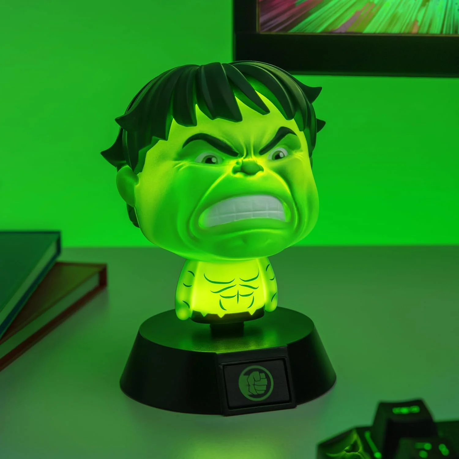 Paladone Marvel Hulk Icon Light, 11cm Desk or Bedside Lamp, AAA Battery Powered, Officially Licensed - Image 4