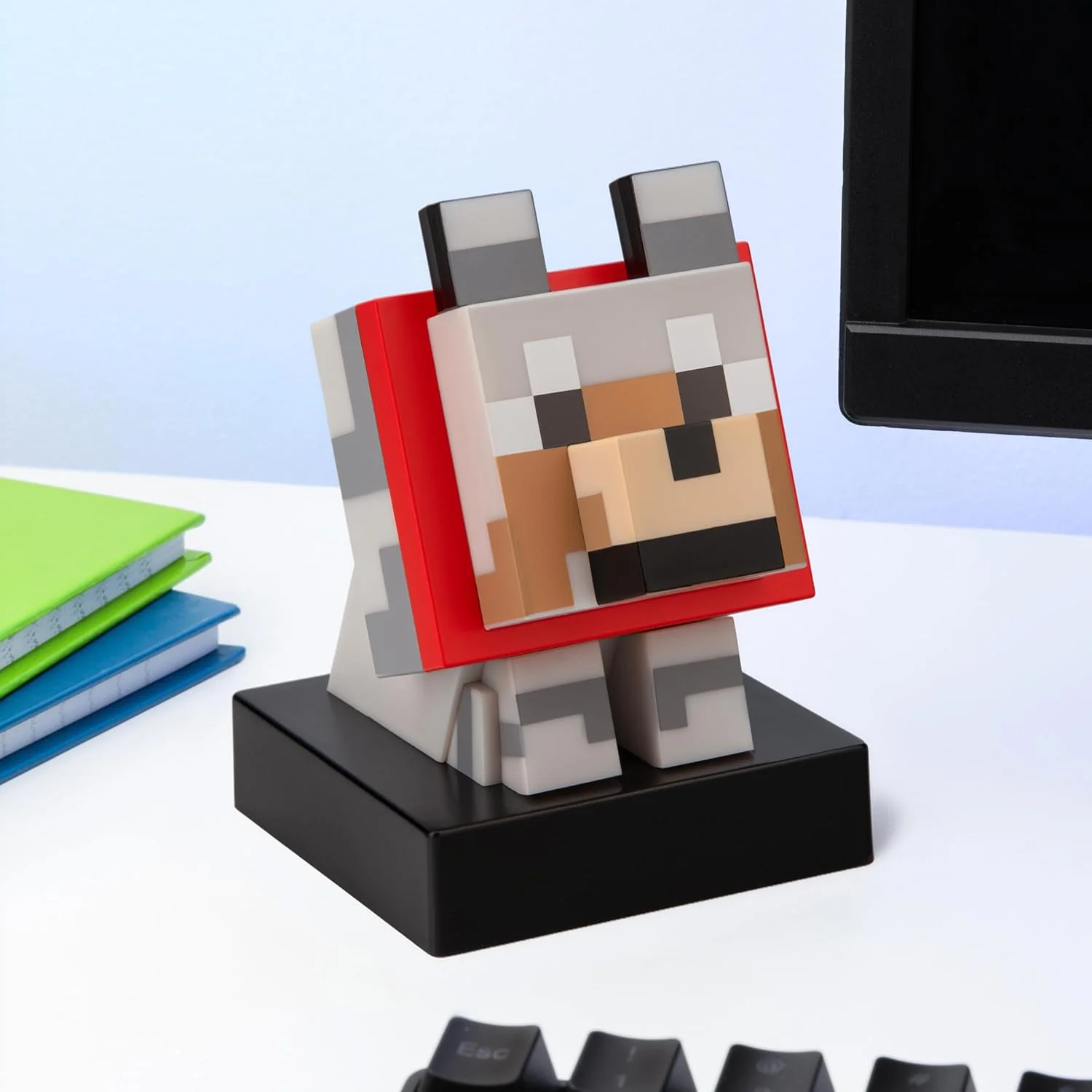 Paladone Minecraft Wolf Icon Light – 11cm Light‑Up Figure for Bedroom, Desk or Gaming Setup – Battery Powered - Image 5