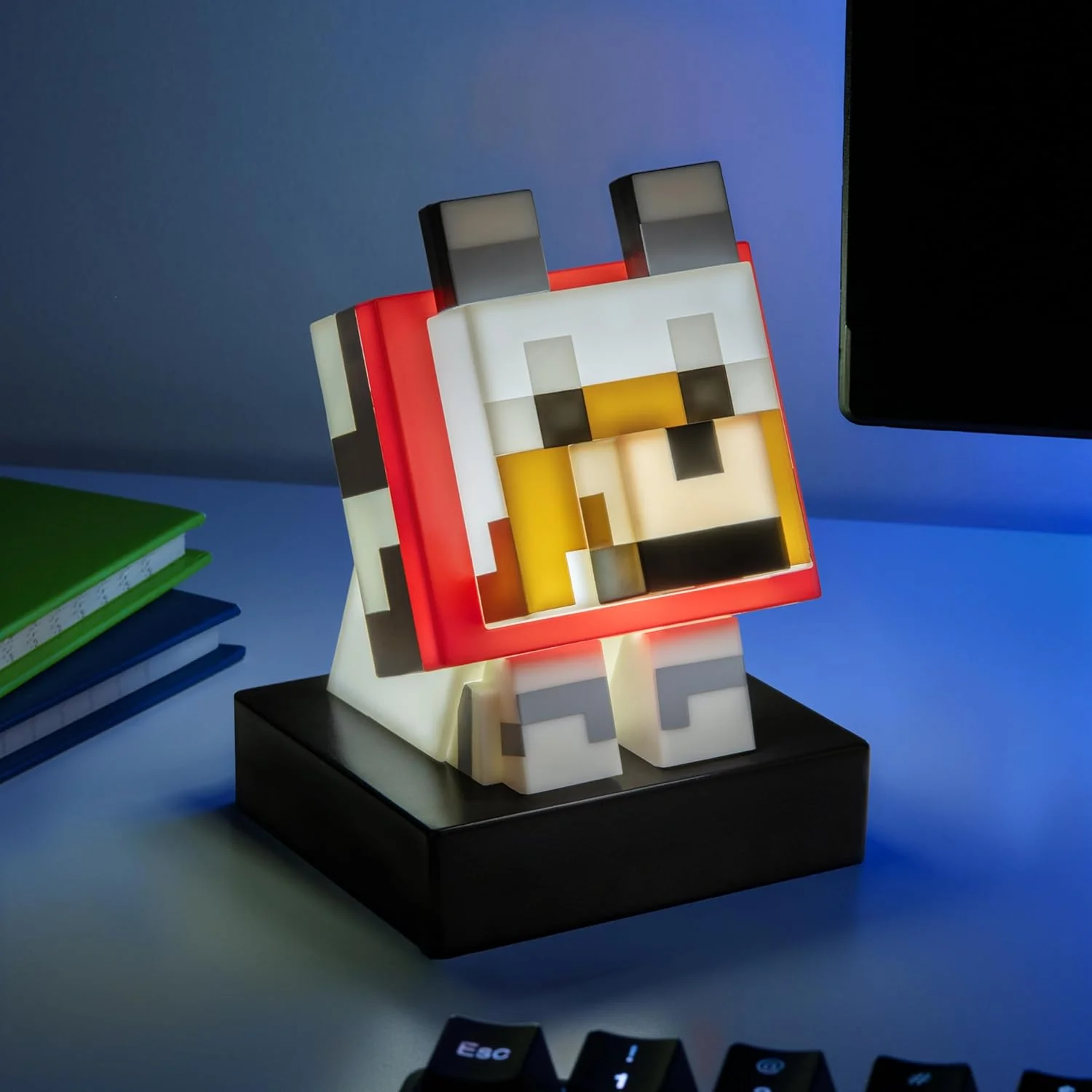 Paladone Minecraft Wolf Icon Light – 11cm Light‑Up Figure for Bedroom, Desk or Gaming Setup – Battery Powered - Image 7