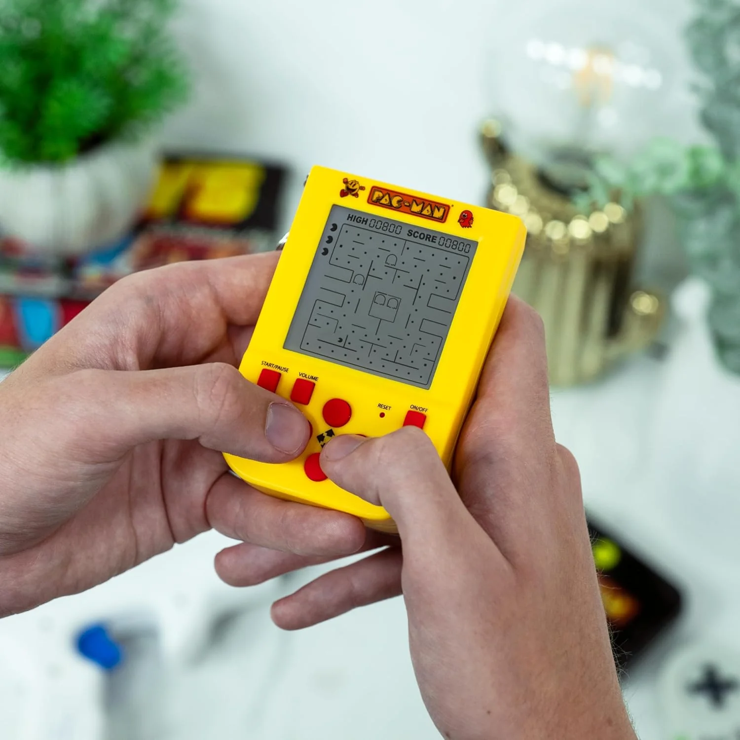 Pac-Man Mini Retro Handheld Video Game Keychain - Image 7