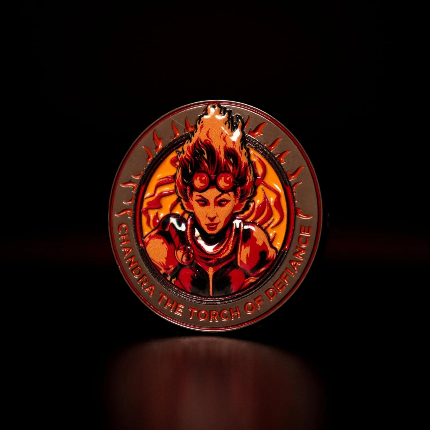 FaNaTtik Pièce de collection Magic : The Gathering Chandra – Licence officielle et édition limitée (5000), jeton de collection en métal Torche de Défiance - Image 8
