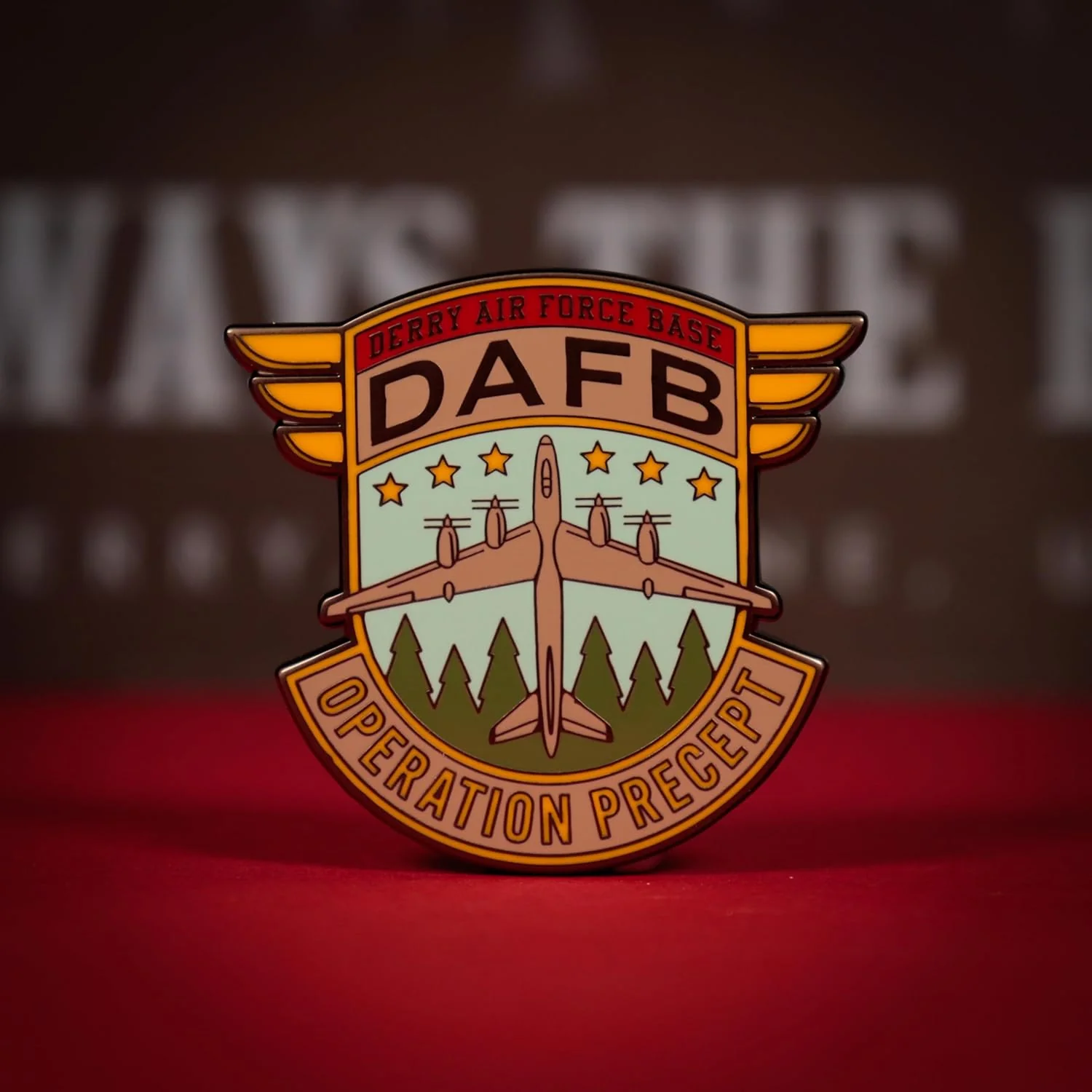 IT: Welcome to Derry DAFB Pin Badge - Limited Edition Collectible Emaille Pin - Individuell nummeriert - Offiziell lizenziertes Horror-Merchandise-Produkt - Image 2