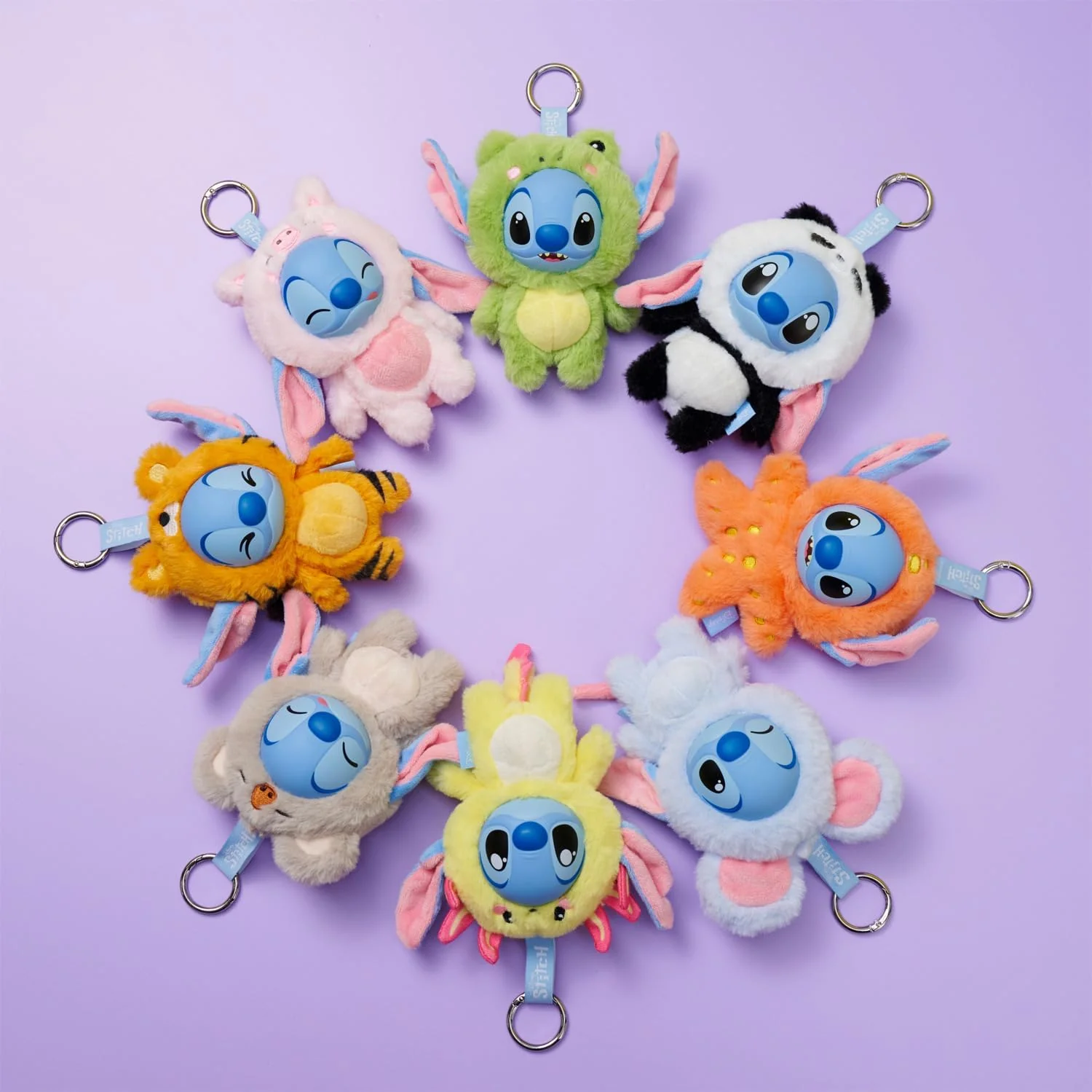 Disney YuYus Stitch Wave 1 – Plüsch-Vinyl-Charms im Blindbox-Format, Bag-Charm-Trend, 9 tierische Designs wie Tiger oder Axolotl, Karabiner, Überraschungsfigur, ca. 12 cm, für Kinder & Fans - Image 7