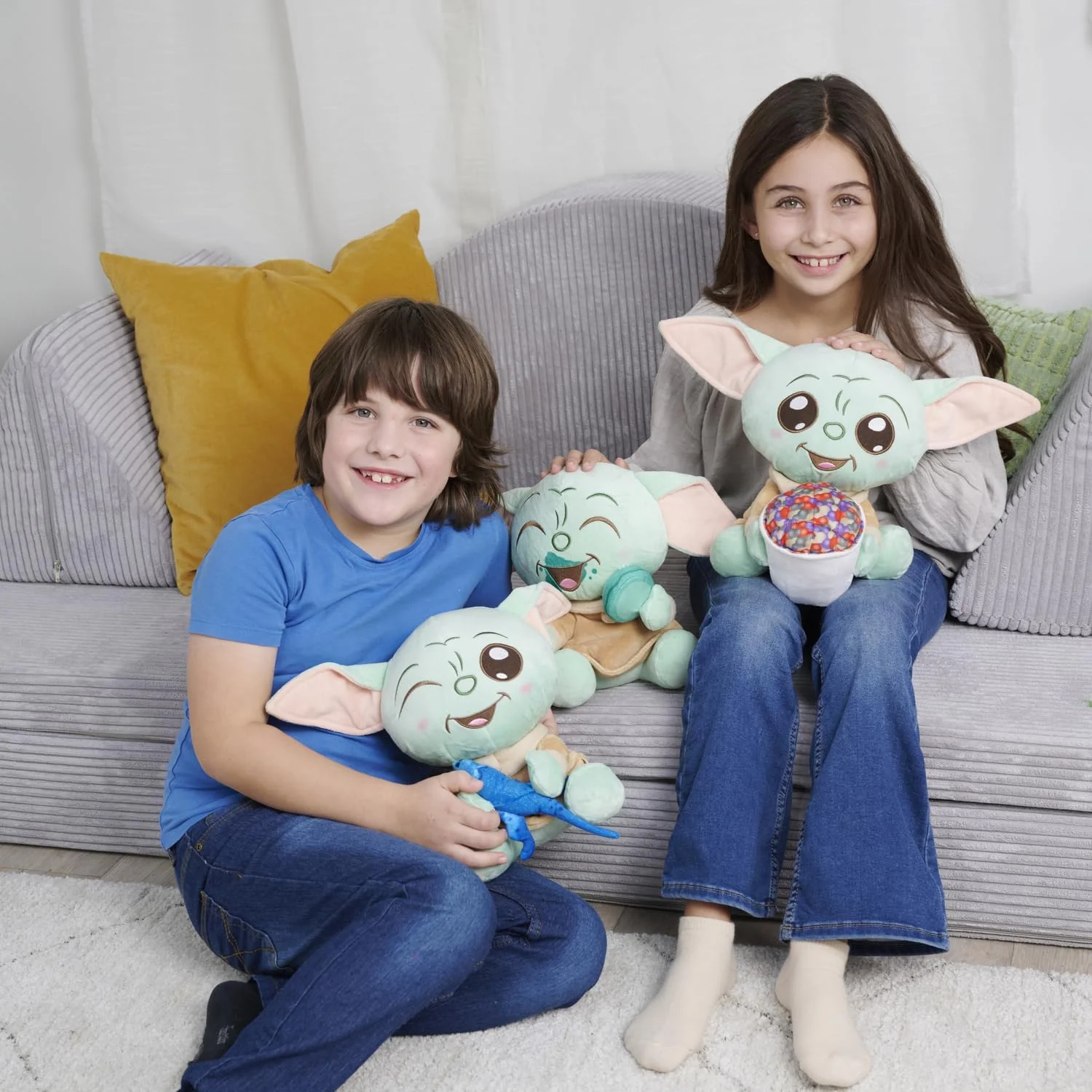 Simba official Disney The Mandalorian Movie Grogu with Lizard, 25cm plush soft toy fan favourite - Image 3