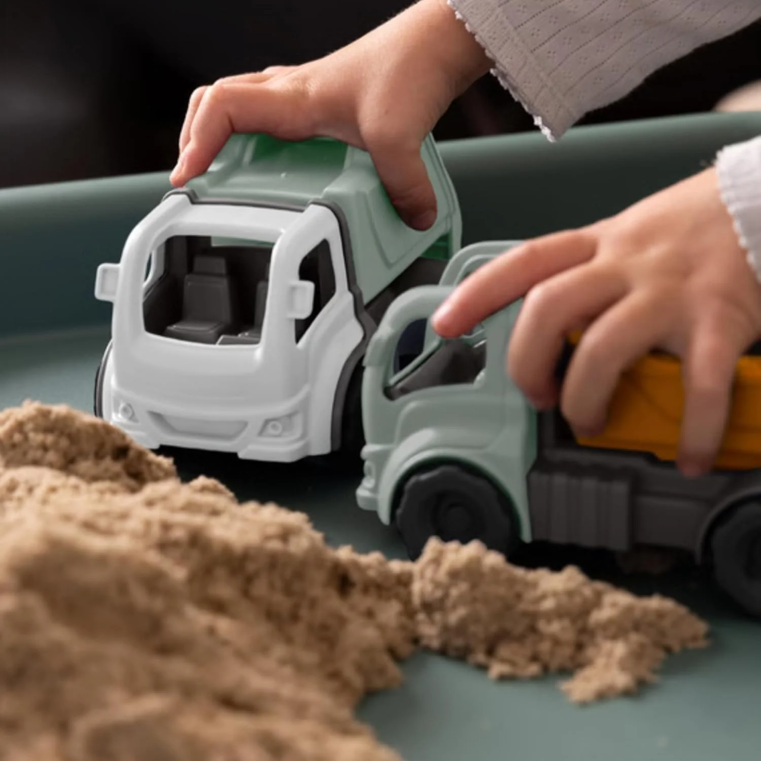 Dantoy - Classic Tipper Truck (2218) - Image 4