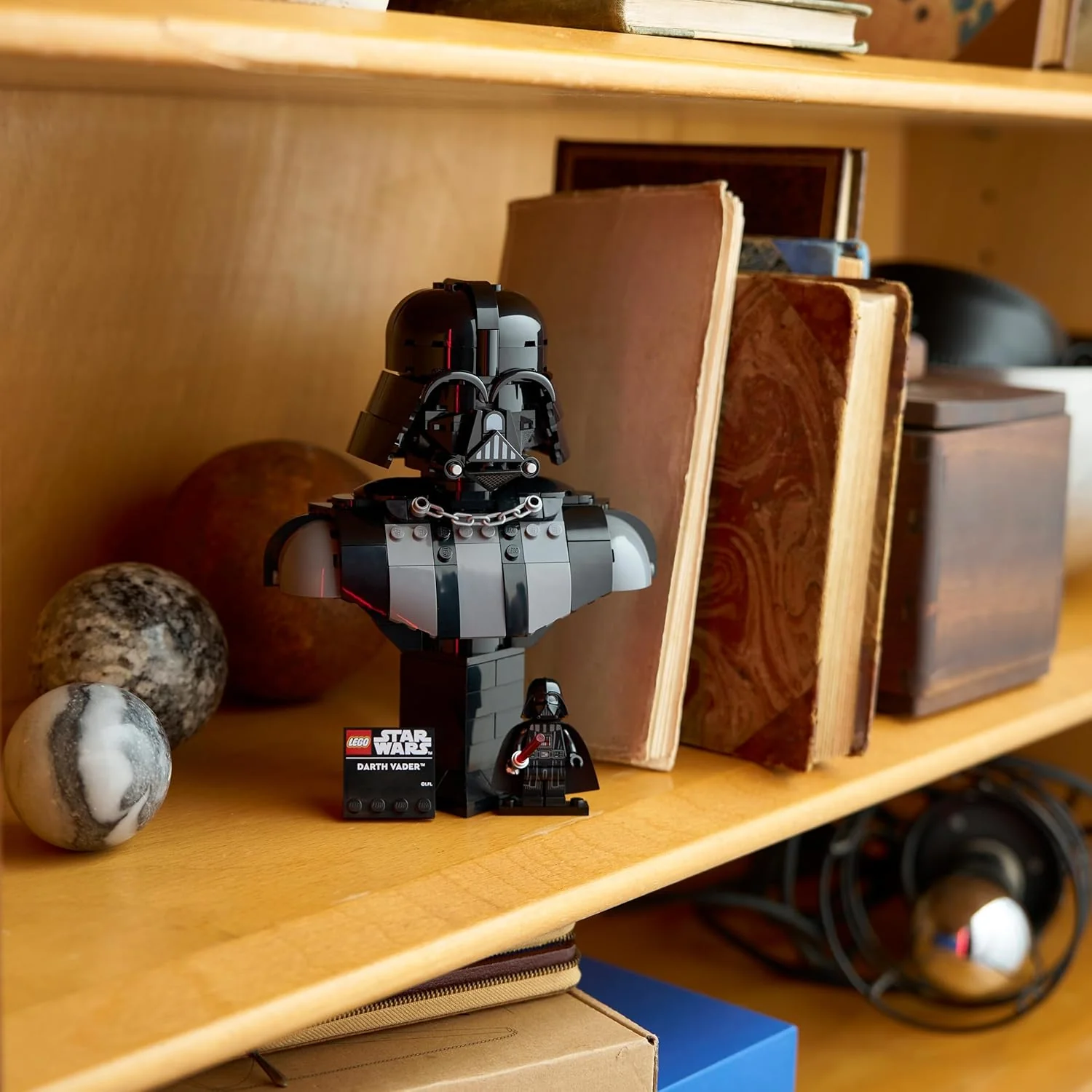 LEGO Star Wars 75439 Darth Vader Buste - Bouwpakket voor Volwassenen Incl. Verzamelbare Sith Minifiguur met Rood Lichtzwaard - Woondecoratie - Cadeau voor A New Hope Fans - Image 8