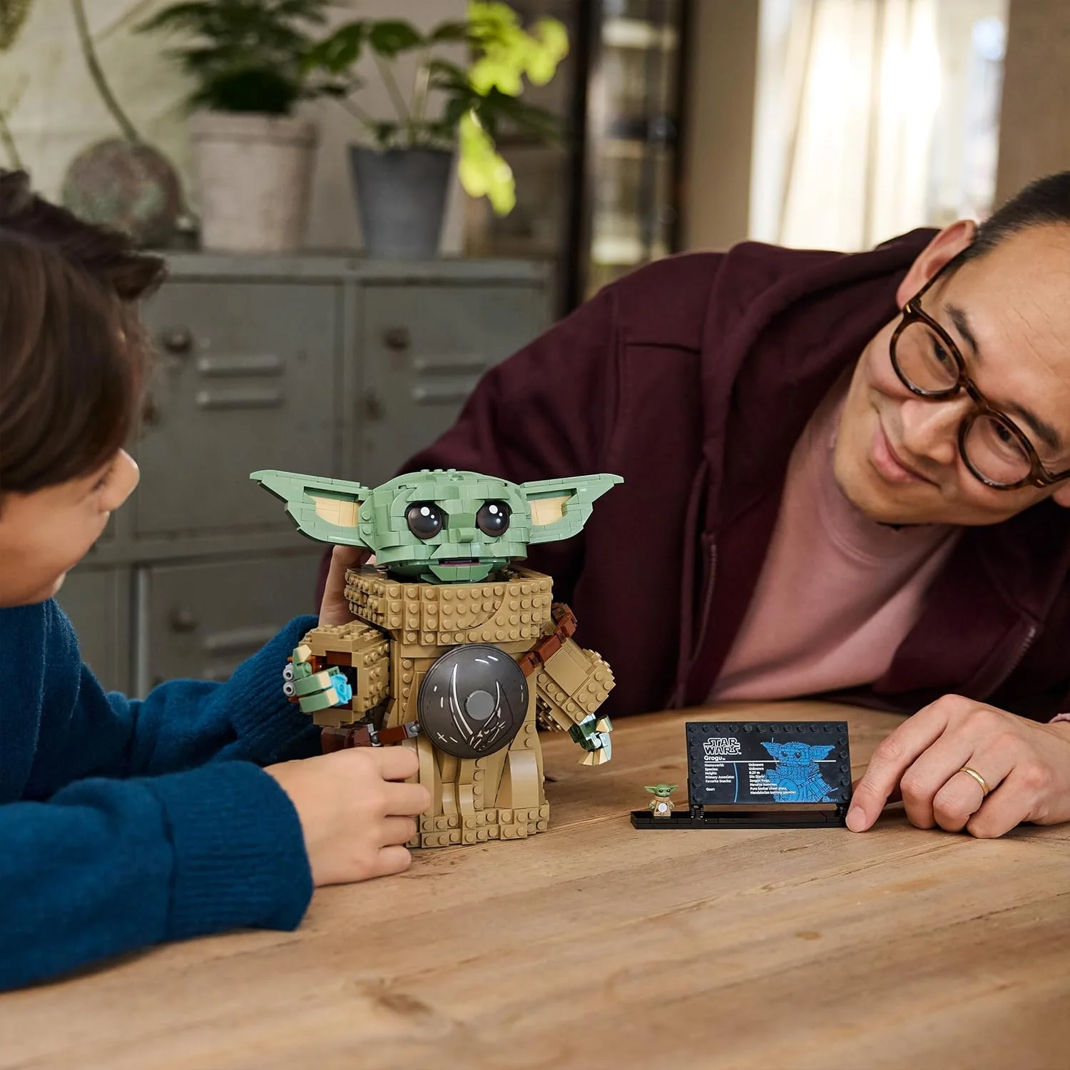LEGO Star Wars 75446 Grogu als Leerling van de Mandalorian Bouwbaar Speelgoed - Bouwpakket voor Kinderen met Beskar Pantser - Kinderkamer Decoratie - Cadeau voor Jongens, Meisjes en Fans vanaf 10 Jaar - Image 4