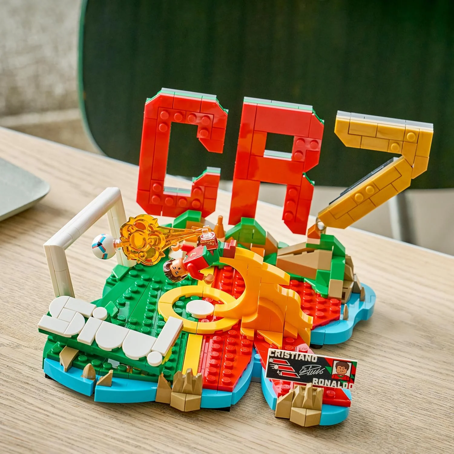 LEGO Editions Cristiano Ronaldo – Voetbalhoogtepunten - 3D-Bouwpakket voor Kinderen met Verzamelbaar Voetbalpoppetje - Kinderkamer Decoratie - Cadeau voor Jongens, Meisjes en Fans vanaf 10 Jaar 43012 - Image 8