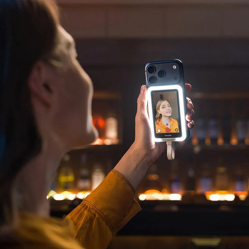 Insta360 - Snap Selfie Screen With Light - Image 4