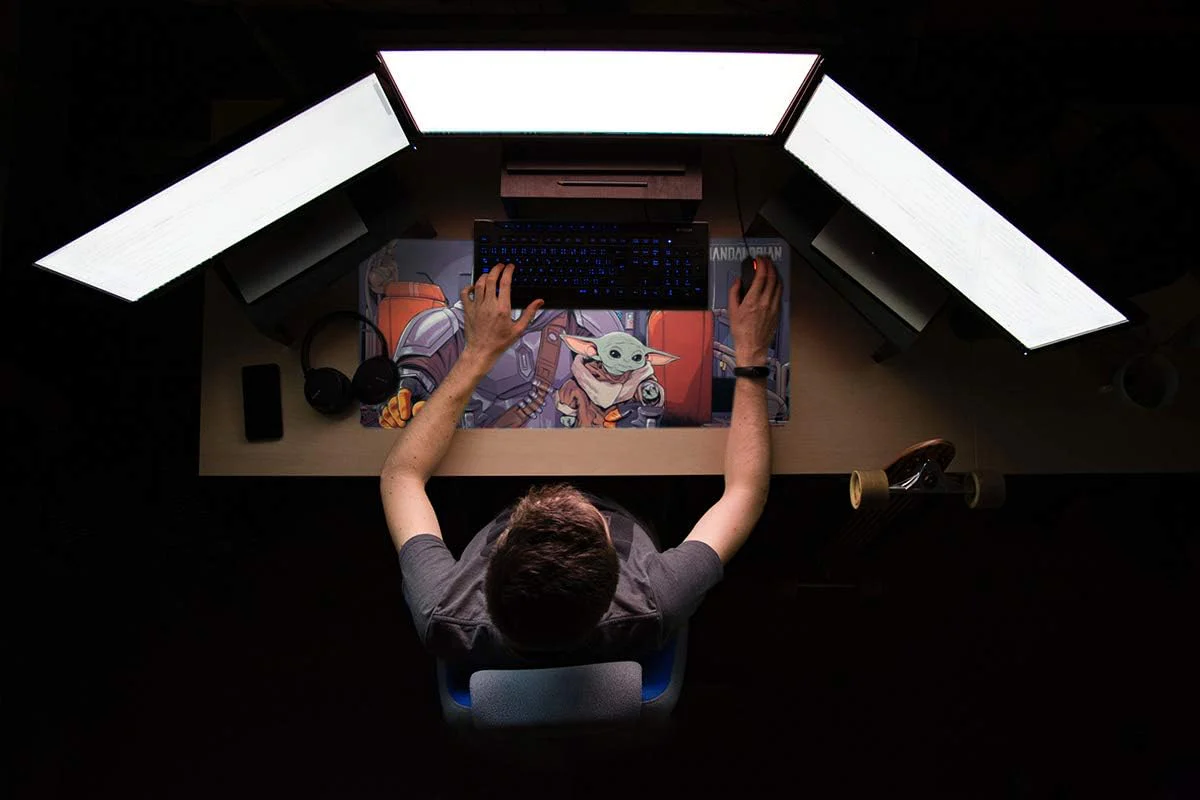 Grupo Erik Gaming Mauspad XXL Star Wars The Mandalorian Gaming Mousepad XXL Baby Yoda Grogu rutschfest und Wasserabweisend Mauspad Groß - Mouse Pad Gaming Schreibtischunterlage PC Zubehör Gaming - Image 3