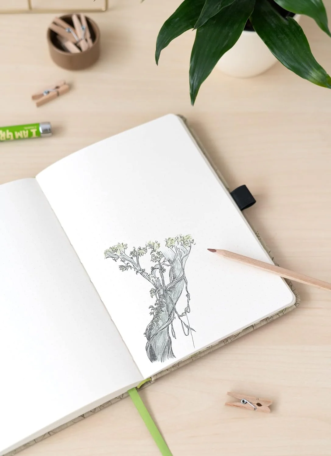 Grupo Erik Taccuino A5 Marvel Groot e Penna - Quaderno Appunti Bullet Journal Puntinato con Penna Proiettore a Pile, Copertina Rigida e Segnalibro | Diario Personale, Marvel Legends (192 Pagine - Image 3