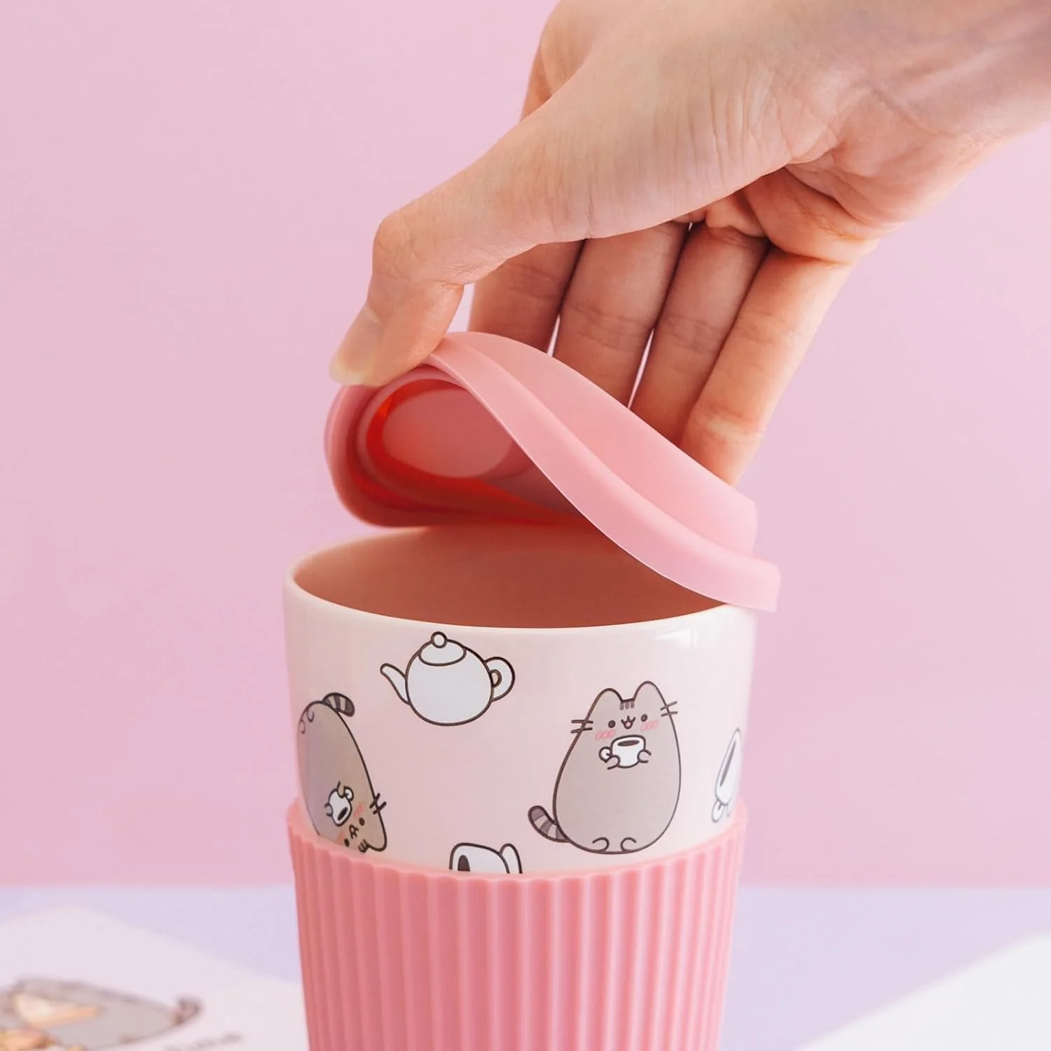 Pusheen Ceramic Mug With Lid 400 Ml - Image 4