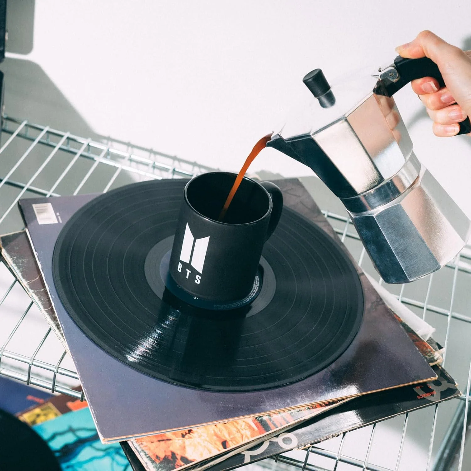 Grupo Erik Tazza BTS - Tazza Colazione Ceramica con Colori Vivaci e Stampa di Alta Qualità 350 ml, Adatte a Lavastoviglie e Microonde | Tazzine Caffe Particolari, Kpop Gadget - Image 3
