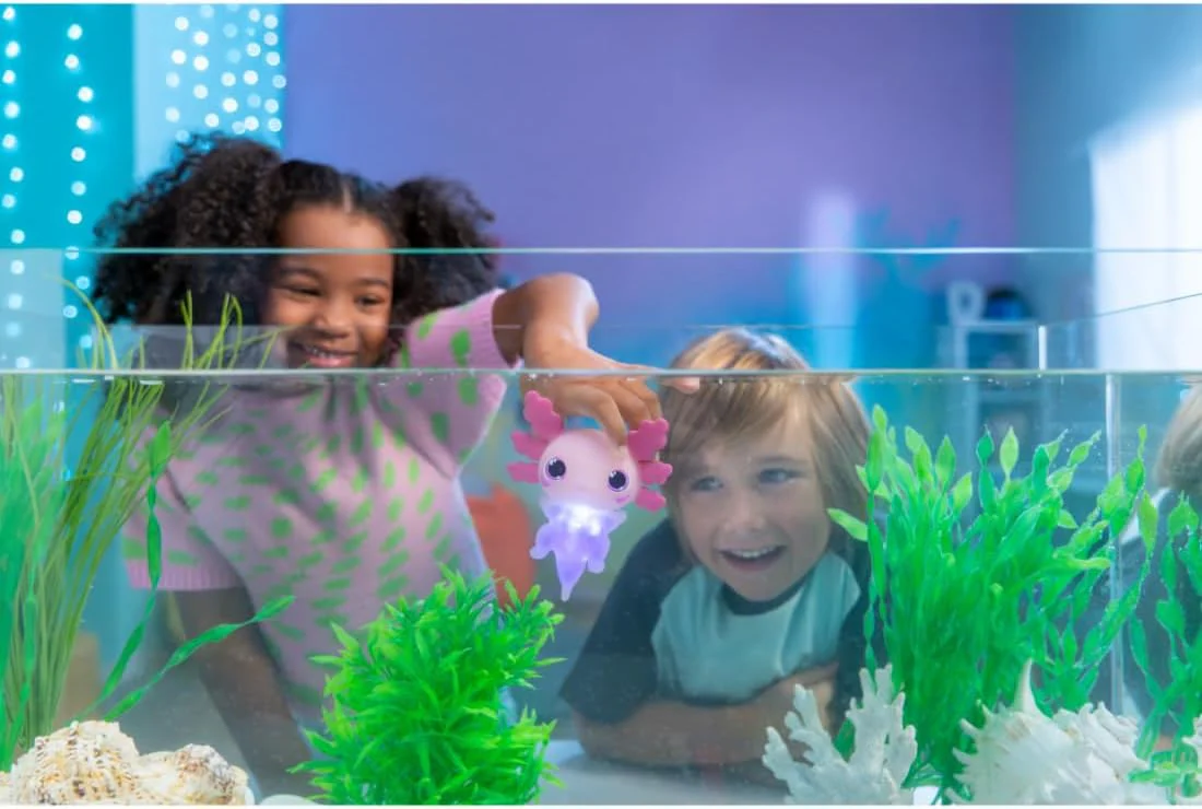 Animagic - Let's Glo Axolotl Roze, Elektronisch en Verlicht Huisdier Voor Kinderen Vanaf 4 Jaar, Zintuiglijke speel- en aanraakervaring, Uitrekbaar lichaam, Drijft en gloeit in water - Image 2