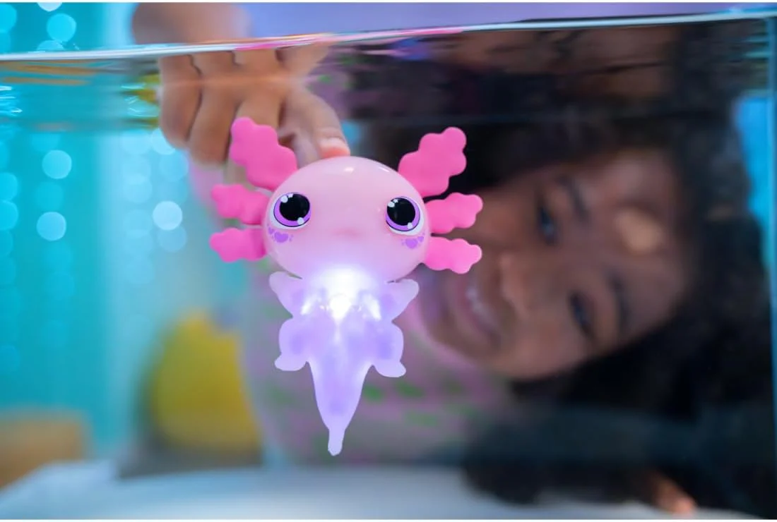 Animagic - Let's Glo Axolotl Roze, Elektronisch en Verlicht Huisdier Voor Kinderen Vanaf 4 Jaar, Zintuiglijke speel- en aanraakervaring, Uitrekbaar lichaam, Drijft en gloeit in water - Image 4