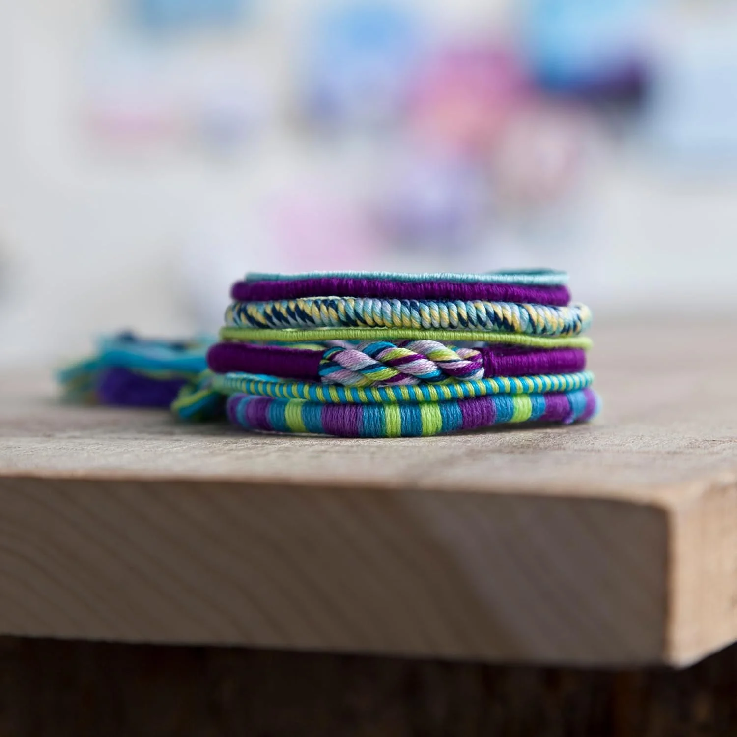 Goliath – LOOPDEDOO, Bracelet Maker voor Kinderen vanaf 8 Jaar, Eenvoudig en leuk weefgetouw, 12 draden 100% katoen inbegrepen, Creatieve activiteit voor jongens & meisjes, Cadeau-idee - Image 2
